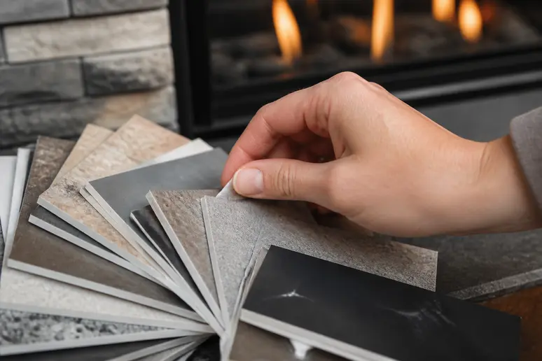 Sélection de finitions et de couleurs pour personnaliser une cheminée d'angle, mettant en valeur la diversité des styles.